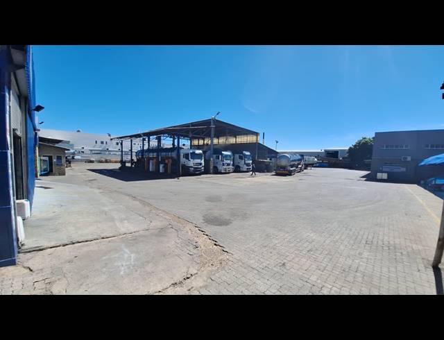 8,000M² WAREHOUSE FOR SALE IN WYNBERG